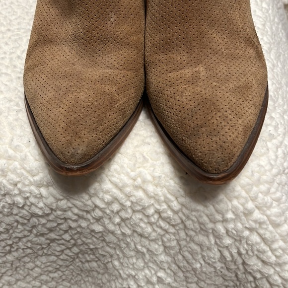 Marc Fisher - Picture 5 of 5